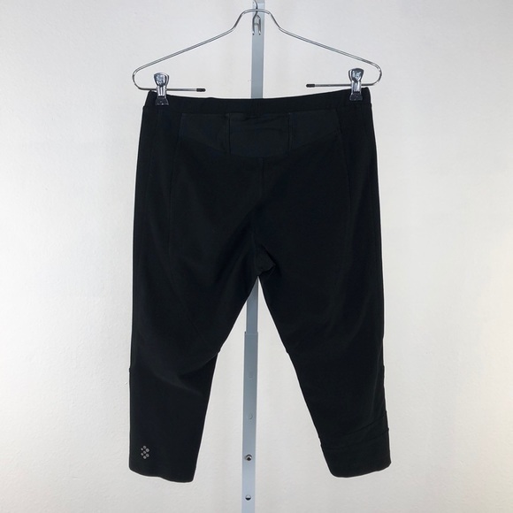 Nike Black Cropped Leggings / Athletic Pants - Picture 2 of 6